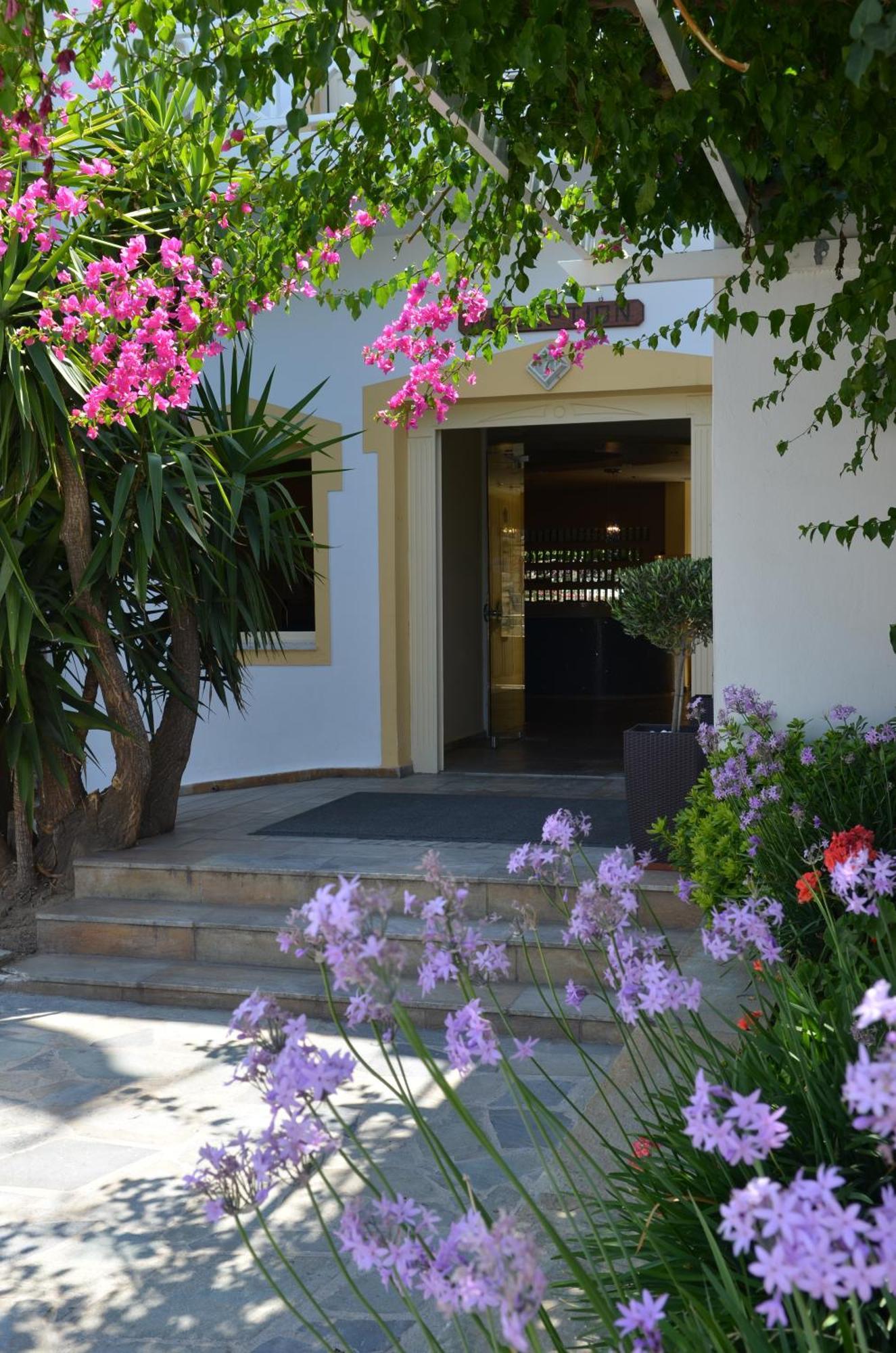 Dolphin Bay Seaside Resort & Suites Galissas Exterior foto